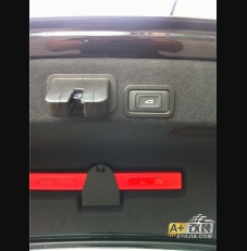 C7无钥匙进入+电动尾门+门板气氛灯+脚窝灯+门灯+倒车影像安装