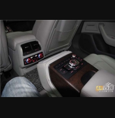 A6L后排MMI，岑木内饰，门板气氛灯，腿部气氛灯。